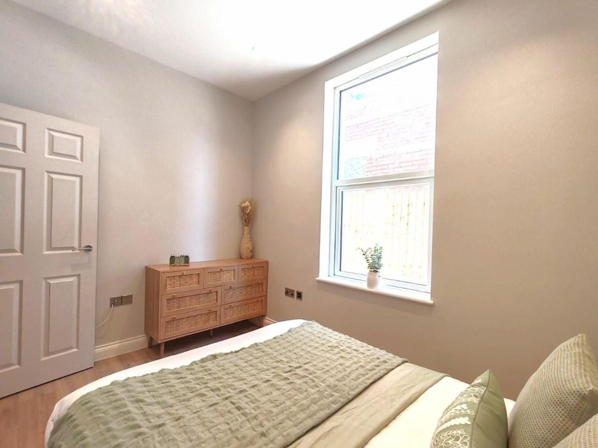 Stunning Modern Apartment Sleeps 4 - 6 Min Walk From Golden Beaches-Free Parking Bournemouth Exterior photo