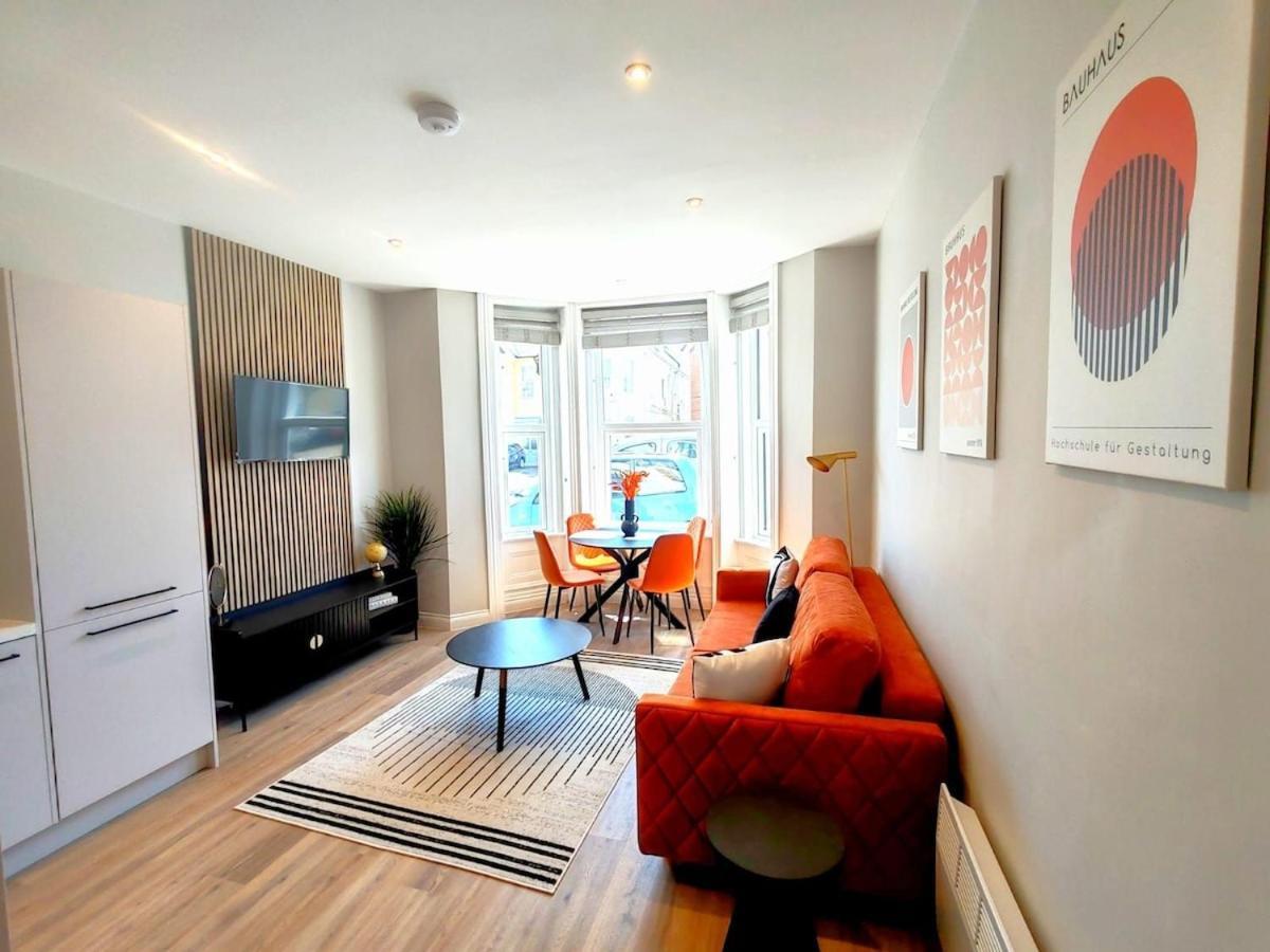 Stunning Modern Apartment Sleeps 4 - 6 Min Walk From Golden Beaches-Free Parking Bournemouth Exterior photo
