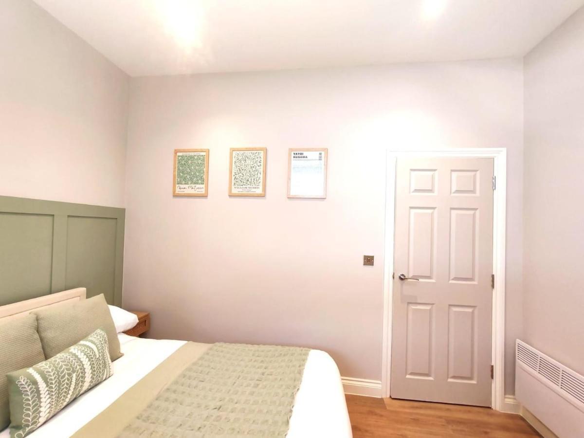 Stunning Modern Apartment Sleeps 4 - 6 Min Walk From Golden Beaches-Free Parking Bournemouth Exterior photo