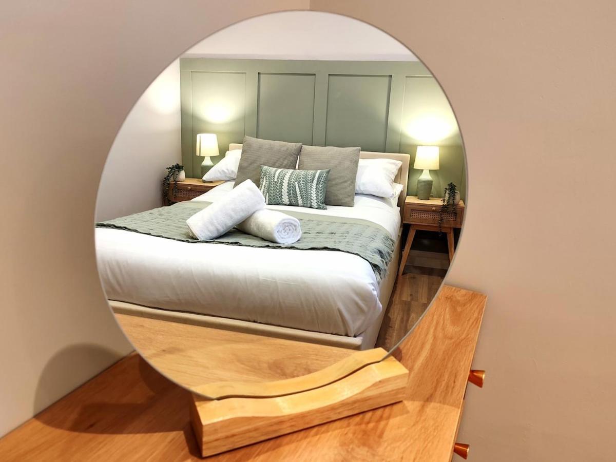 Stunning Modern Apartment Sleeps 4 - 6 Min Walk From Golden Beaches-Free Parking Bournemouth Exterior photo