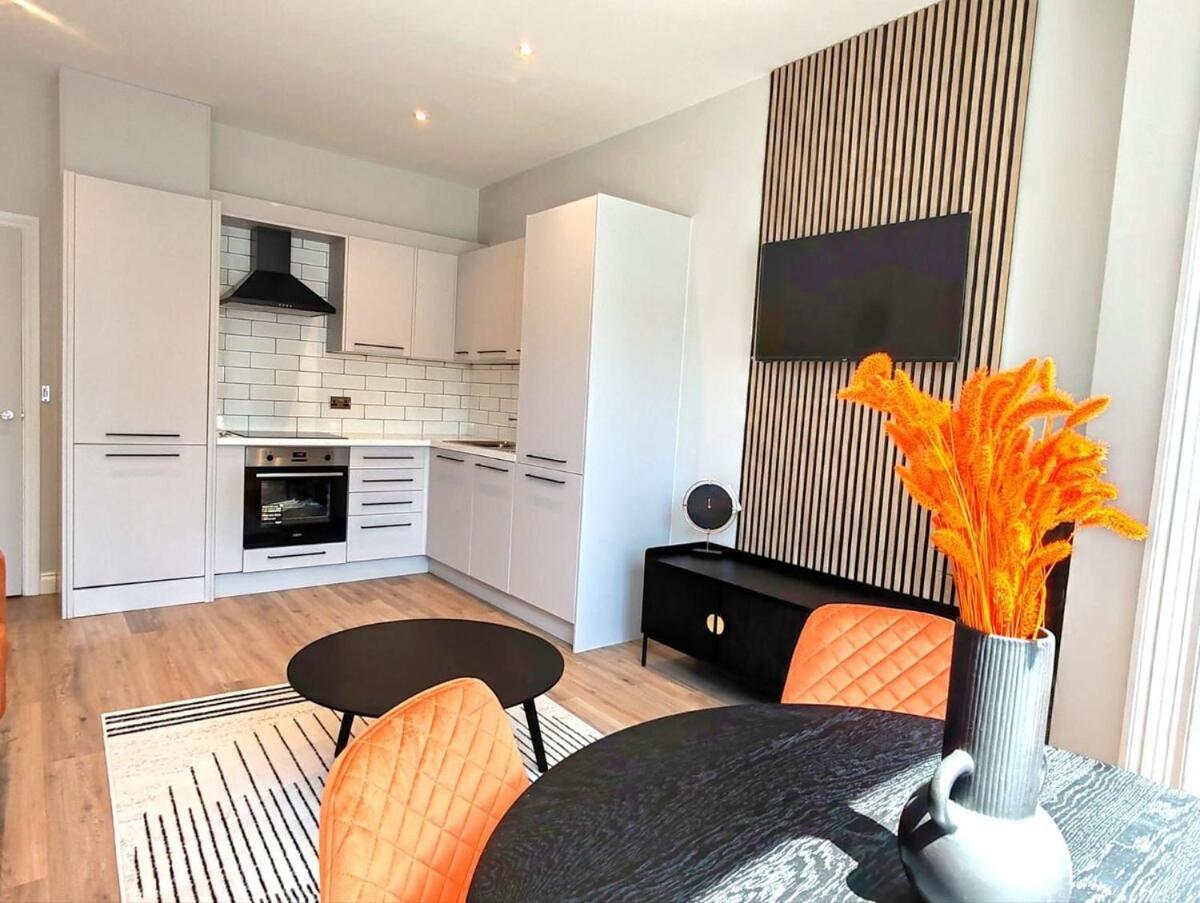 Stunning Modern Apartment Sleeps 4 - 6 Min Walk From Golden Beaches-Free Parking Bournemouth Exterior photo