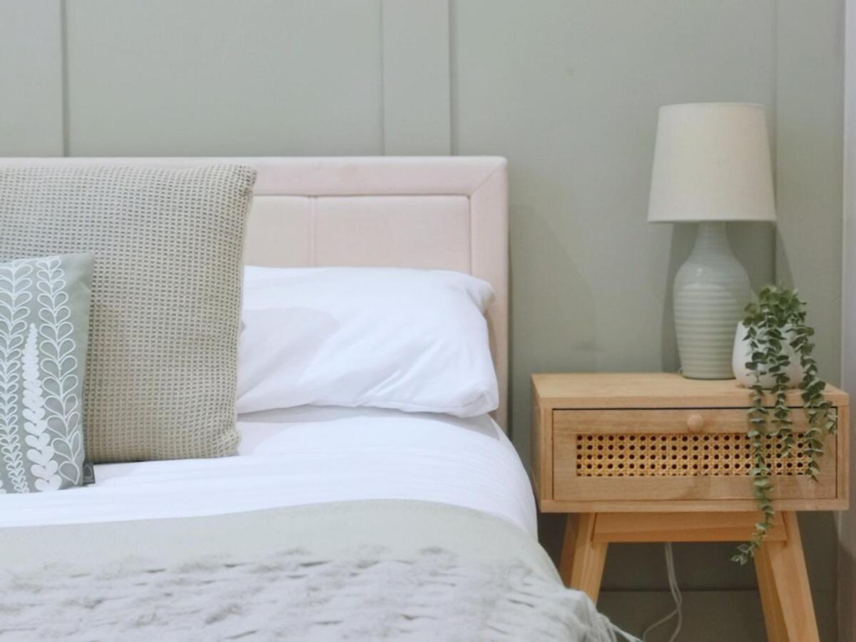 Stunning Modern Apartment Sleeps 4 - 6 Min Walk From Golden Beaches-Free Parking Bournemouth Exterior photo