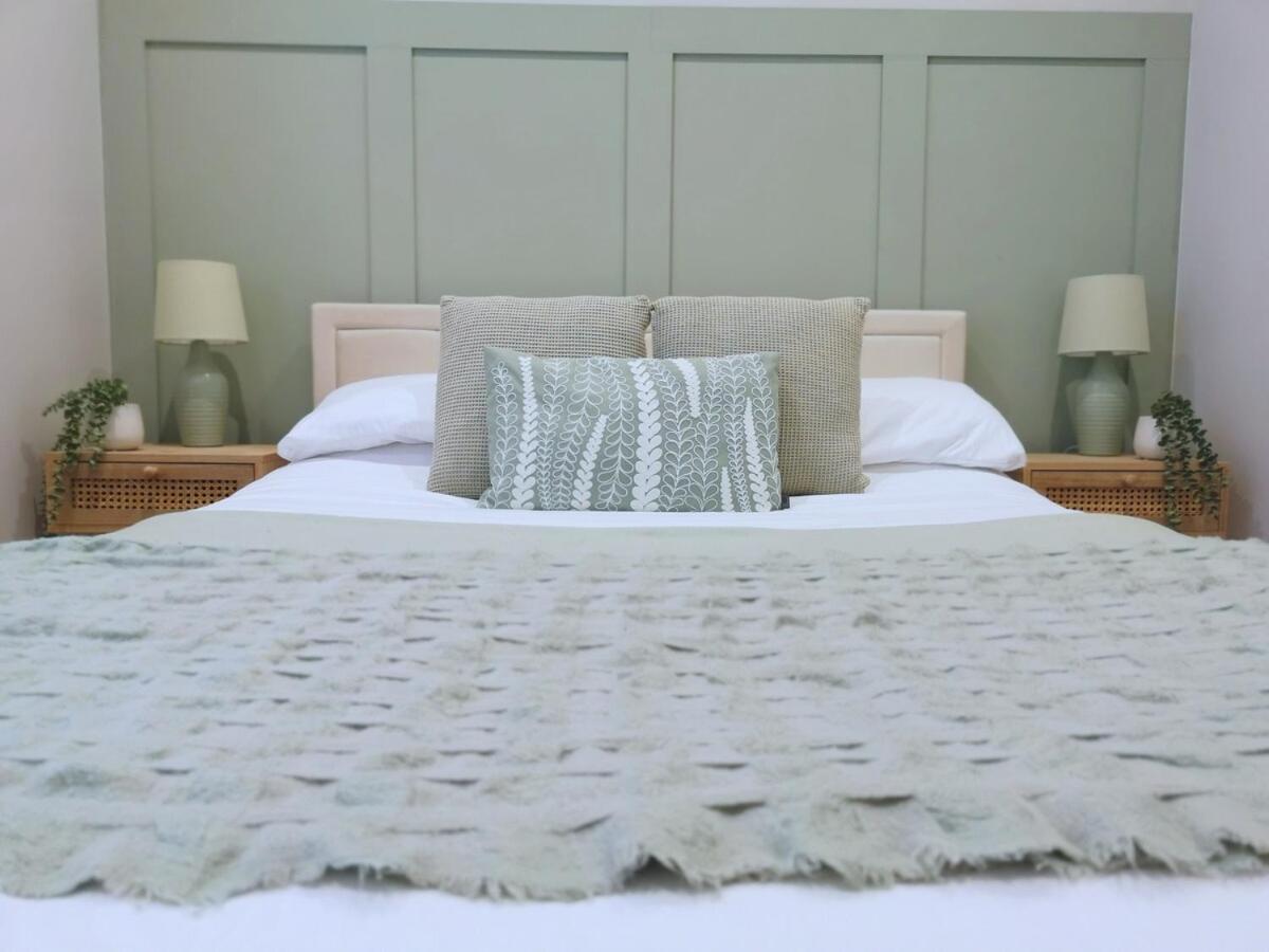 Stunning Modern Apartment Sleeps 4 - 6 Min Walk From Golden Beaches-Free Parking Bournemouth Exterior photo